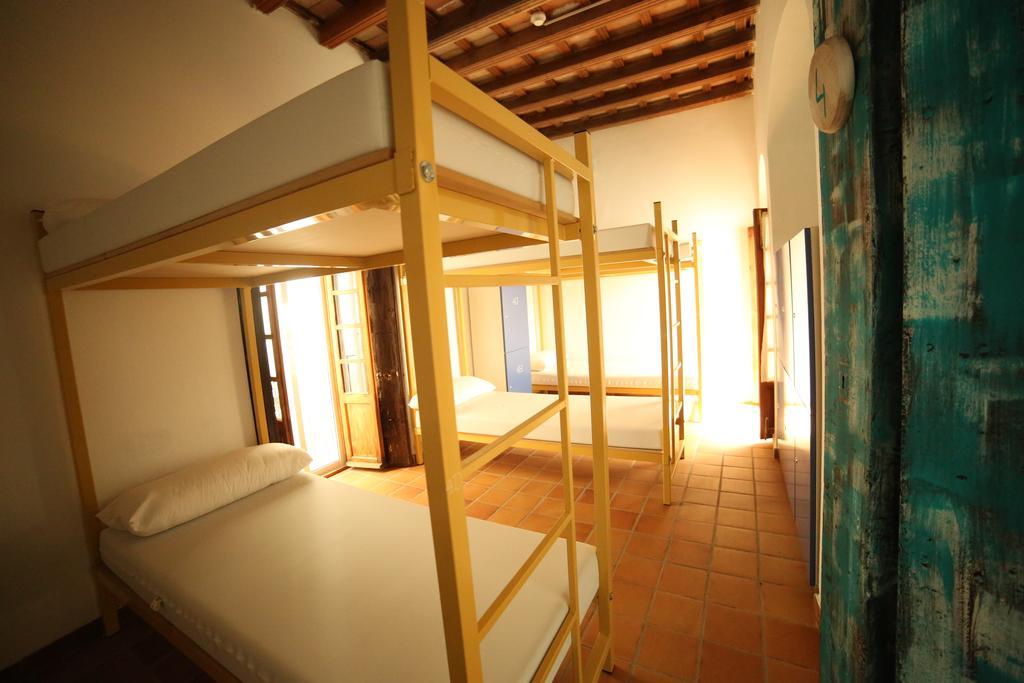 Wake Up In Tarifa Hostel & Restaurant Lounge Bilik gambar