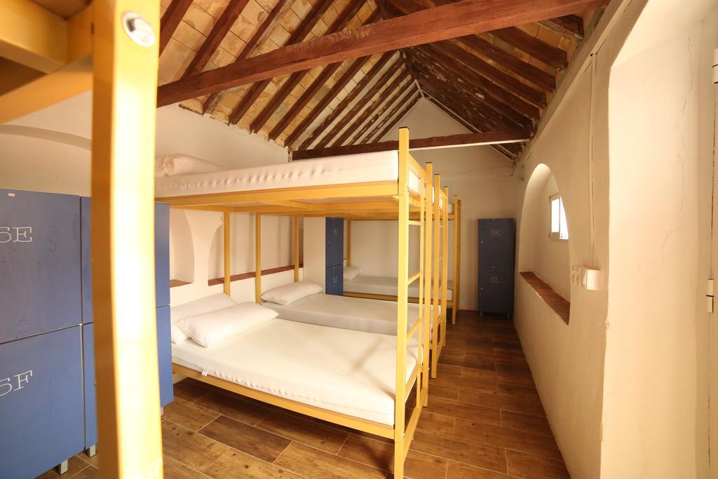 Wake Up In Tarifa Hostel & Restaurant Lounge Bilik gambar