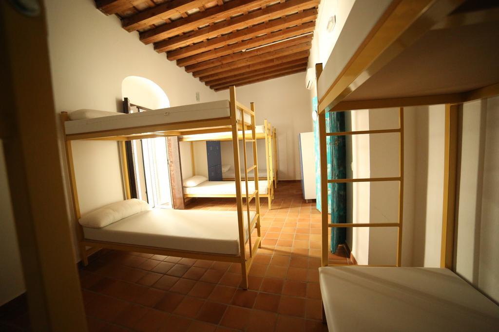 Wake Up In Tarifa Hostel & Restaurant Lounge Bilik gambar