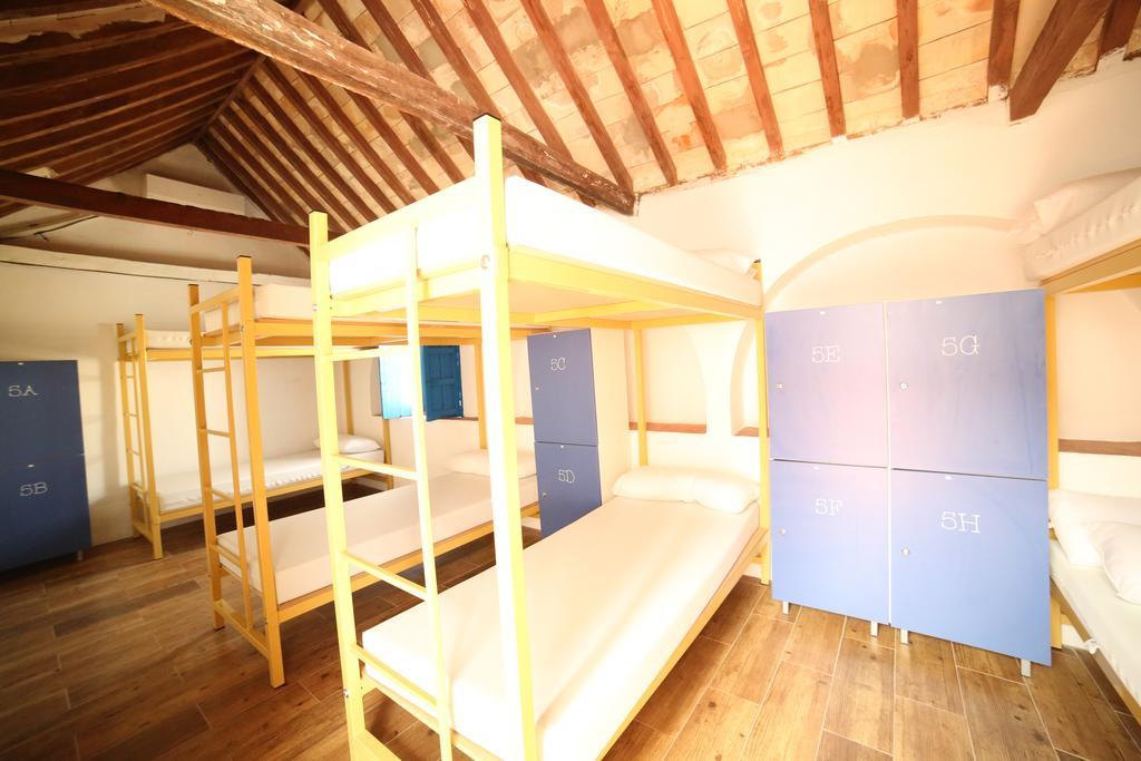 Wake Up In Tarifa Hostel & Restaurant Lounge Bilik gambar